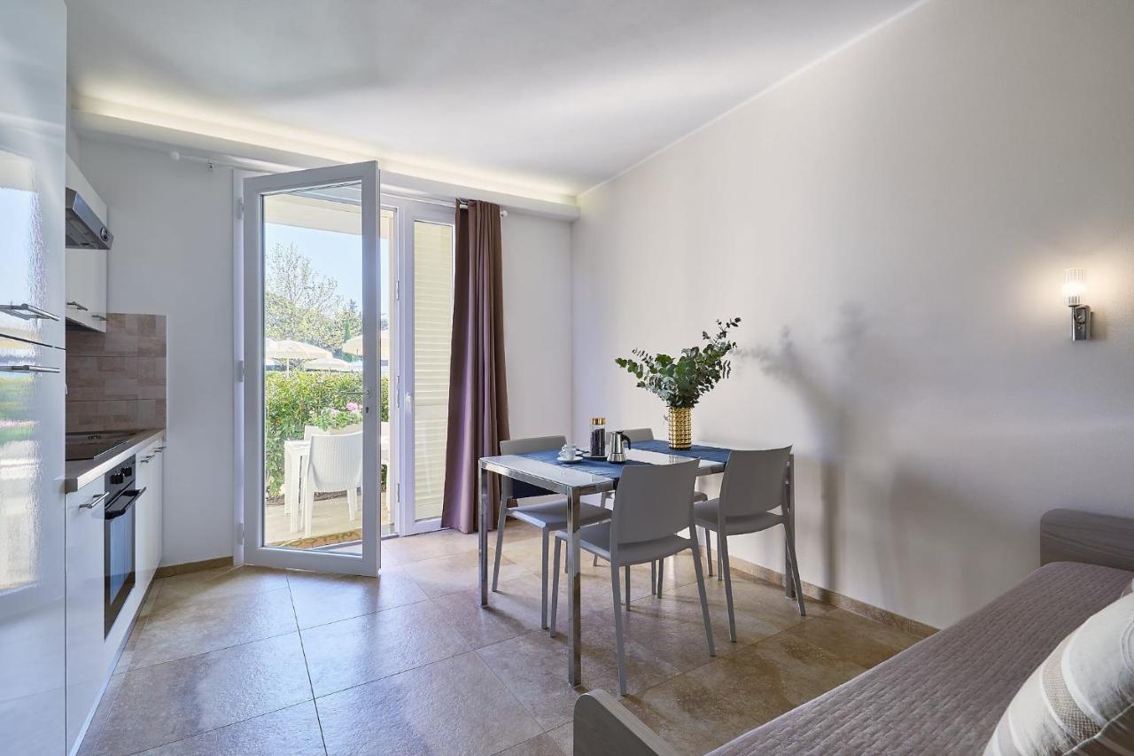 One-Bedroom Apartment,1244784844:JPEG